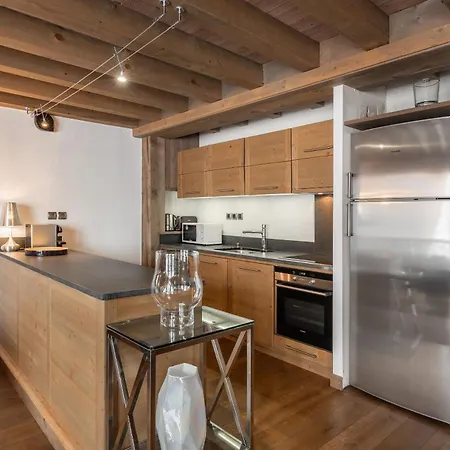 Aelora - By Emerald Apartment