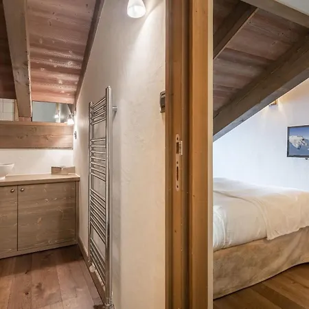 Aelora - By Emerald Apartment