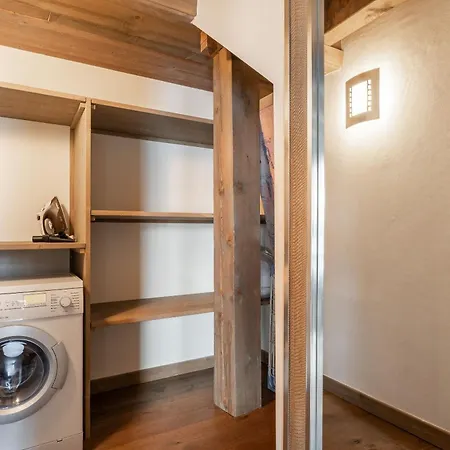 Aelora - By Emerald Apartment