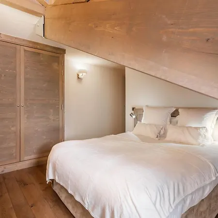 Aelora - By Emerald *